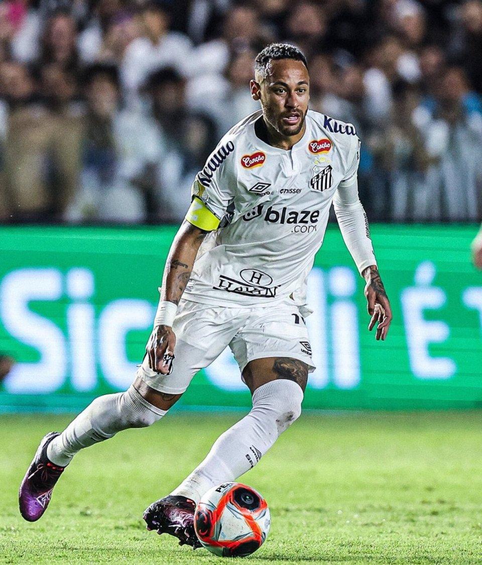 开云中国-内马尔在利物浦比赛中败北，出色防守引发热议！-开云中国