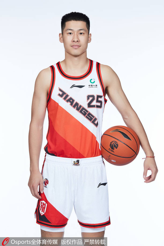 包含转会期深圳男篮调整名单以备CBA季后赛，遗憾出局环节打磨，话题不断，阵容厚度经受考验的词条